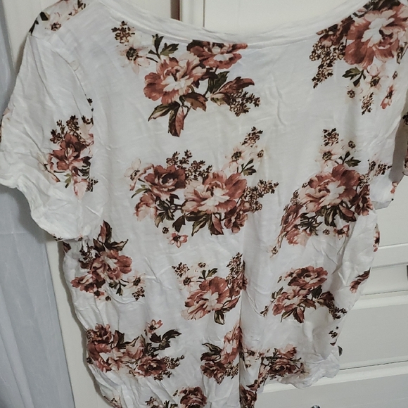 Torrid Floral Short Sleeve Top - White and Brown. Very Comfortable and Lightwe - Picture 2 of 3